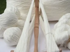 stretching yarn